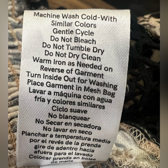 Venus Animal Print Off Shoulder Top with Elastic Bodice - NWOT - Size L - Picture 14 of 15